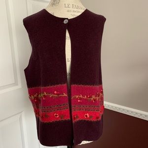Red rose-embroidered vest with tiny gray pearls